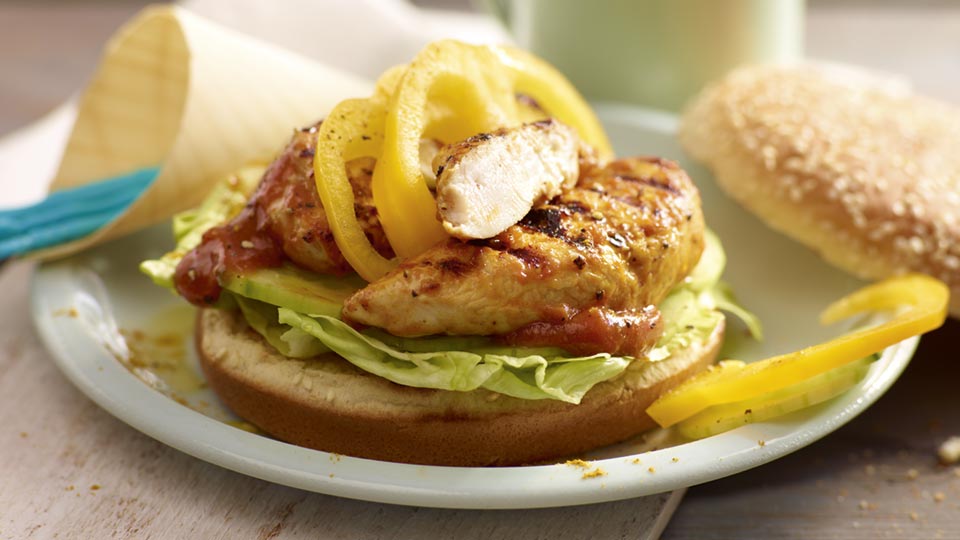 Burger z kurczakiem w curry na ostro Burger z kurczakiem w curry na ostro